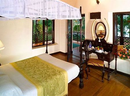 Ktdc Lake Palace Thekkady Kumily Extérieur photo